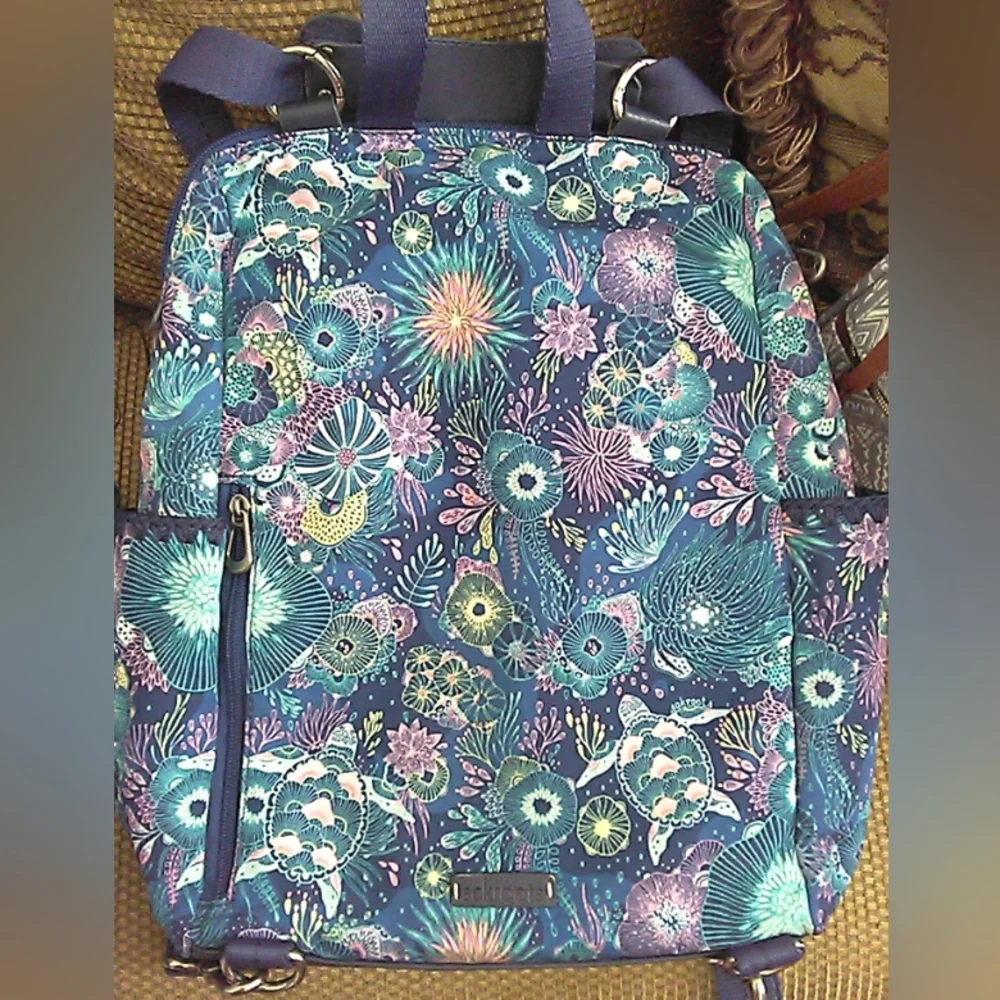 BNWOT SAKROOTS Floral Blue Backpack 5 OUTER PKTS ADJ. STRAPS (REG. SIZE) 15X13X5 - Picture 12 of 13